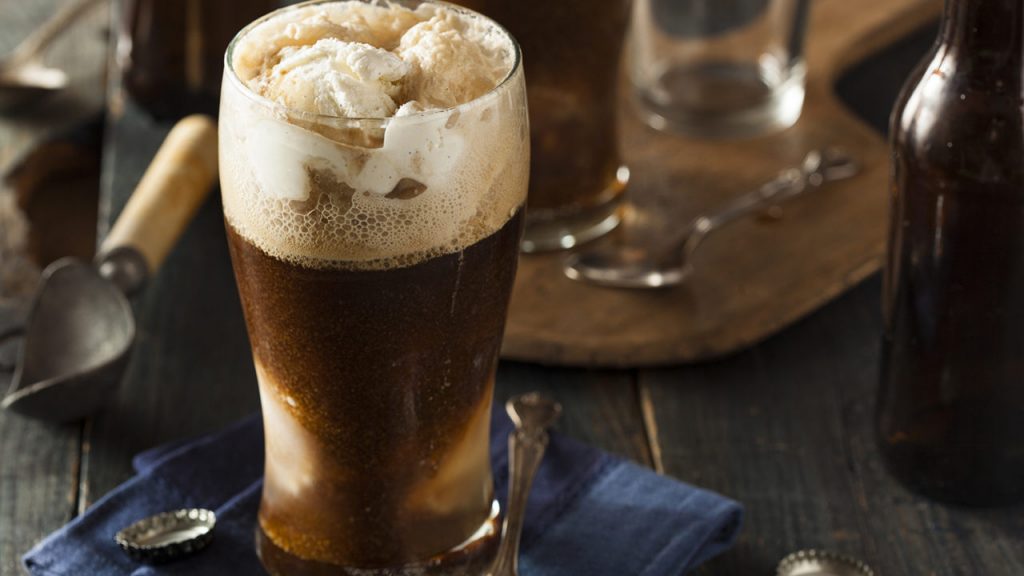 glass filled with root beer float