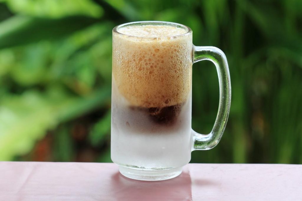 root beer soda in frosty mug